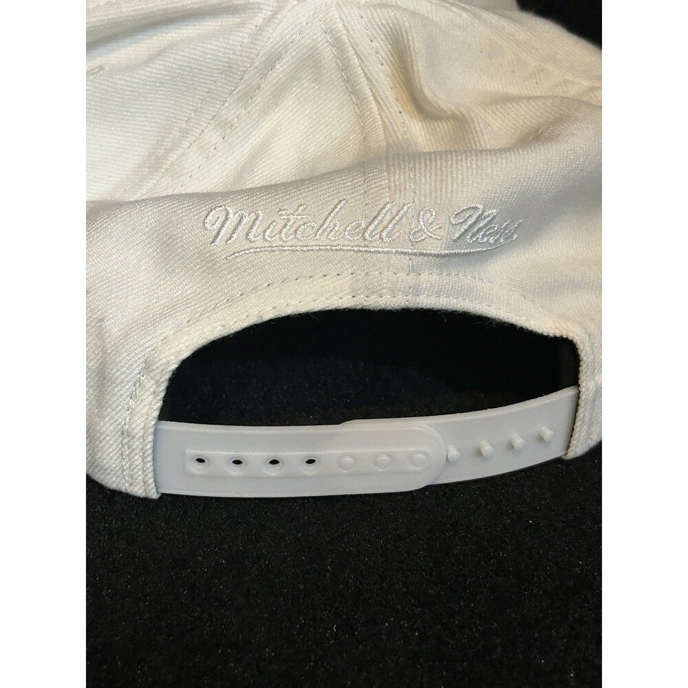 Milwaukee Bucks NBA Mitchell & Ness Adjustable Snapback Hat/Cap White - Picture 6 of 12